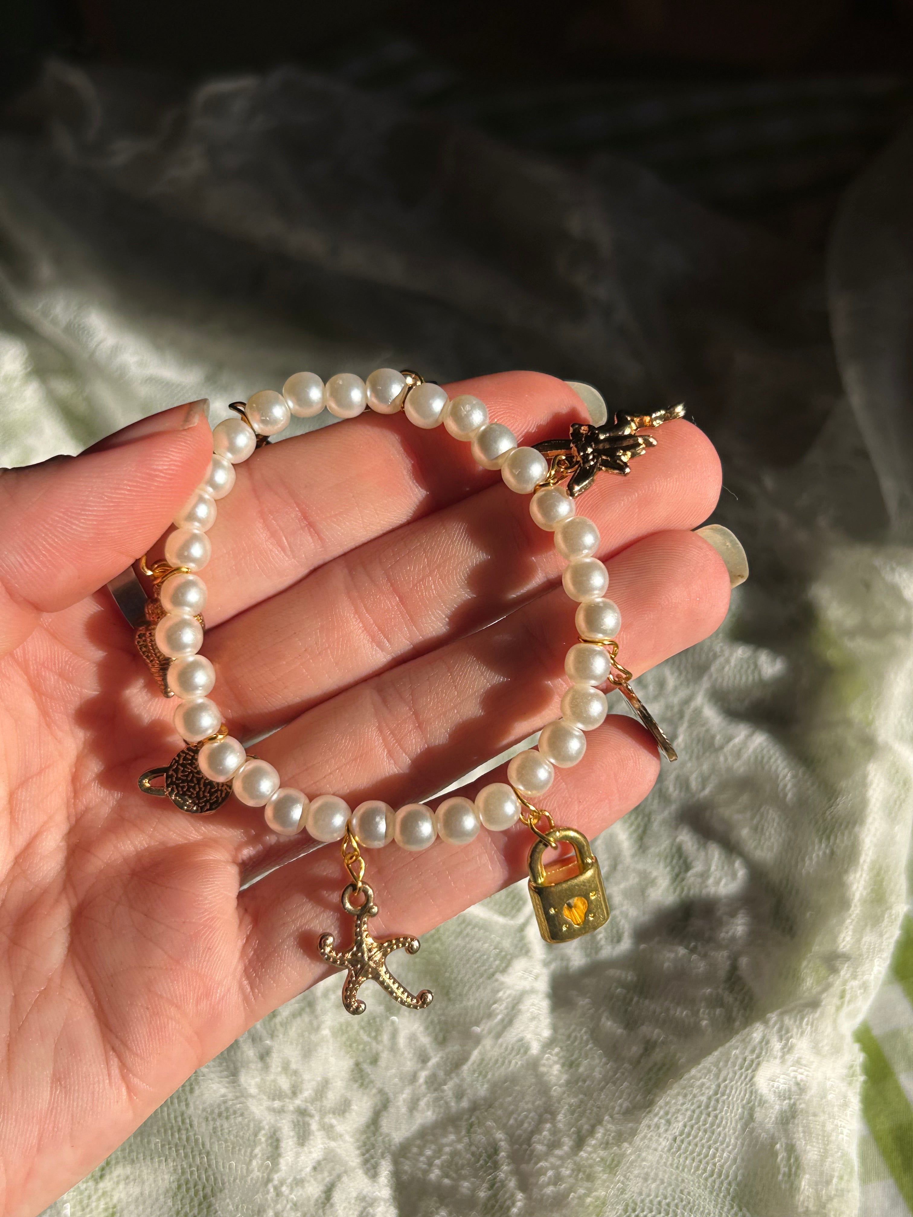 Bracelet en perles avec charms